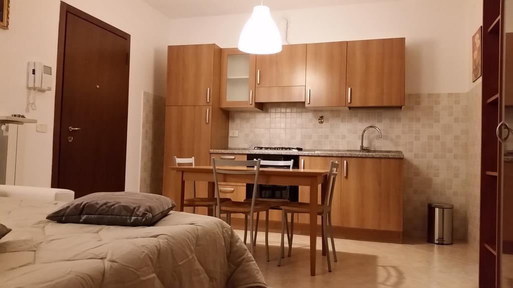 Bilocale Via Imola 4 Apartment Верона Екстериор снимка