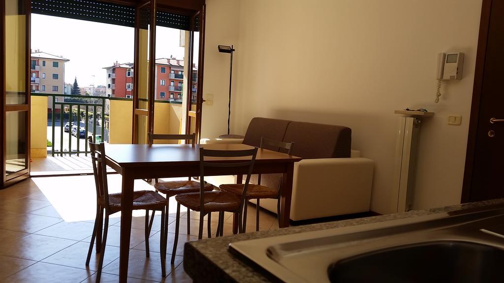 Bilocale Via Imola 4 Apartment Верона Екстериор снимка