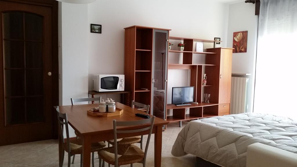 Bilocale Via Imola 4 Apartment Верона Екстериор снимка