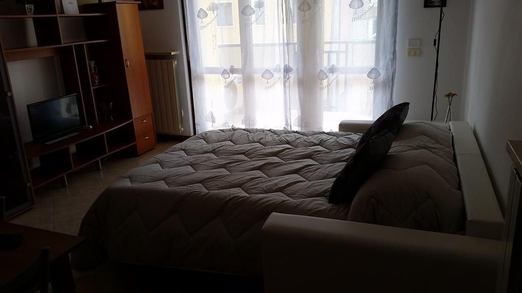 Bilocale Via Imola 4 Apartment Верона Екстериор снимка