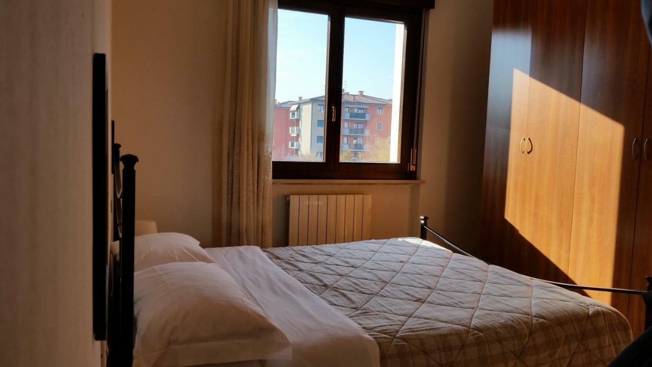 Bilocale Via Imola 4 Apartment Верона Екстериор снимка